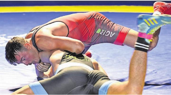 Michael Bucher (oben) war einer der Ringer, die den Freiämter Sieg im Hinkampf gegen Kriessern sicherten. Gelingt das auch morgen Samstag? Bild: Archiv/awa