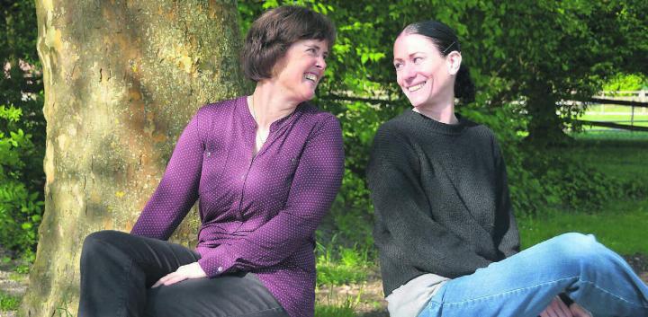 Markt der Vielfalt: Cornelia Künzle (links) und Nathalie Dietrich bringen als neue Co-Präsidentinnen frischen Wind beim Historischen Handwerk. An der Atmosphäre des beliebten Marktteils wollen sie jedoch nichts ändern. Bild: Sabrina Salm