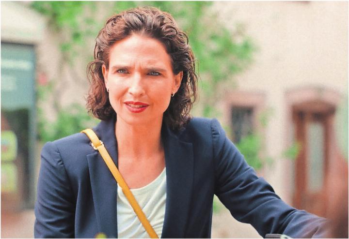 Michèle Rohrbach spielt in «Plitsch Platsch Forever!» eine gestresste Stadtpräsidentin und Mutter.