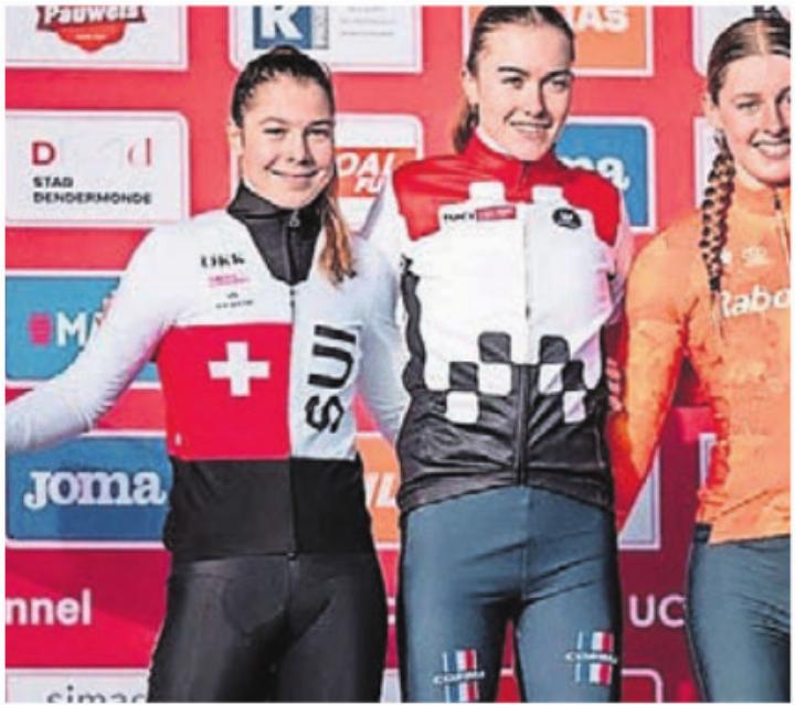 Shana Huber (links) darf sich über ihren 2. Platz freuen. Bild: zg