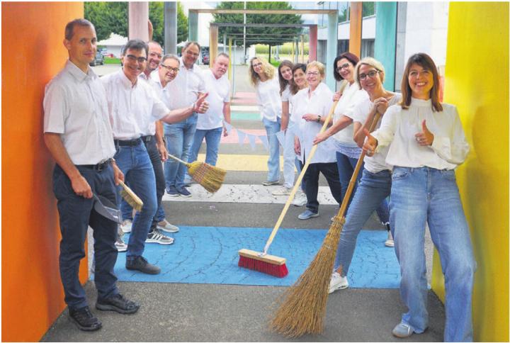 Das 13-köpfige OK unter der Leitung der langjährigen Gemeinderätin Claudia Dober (Dritte von rechts) sorgt dafür, dass das Dorf im Herbst so richtig feiern kann. Bilder: zg