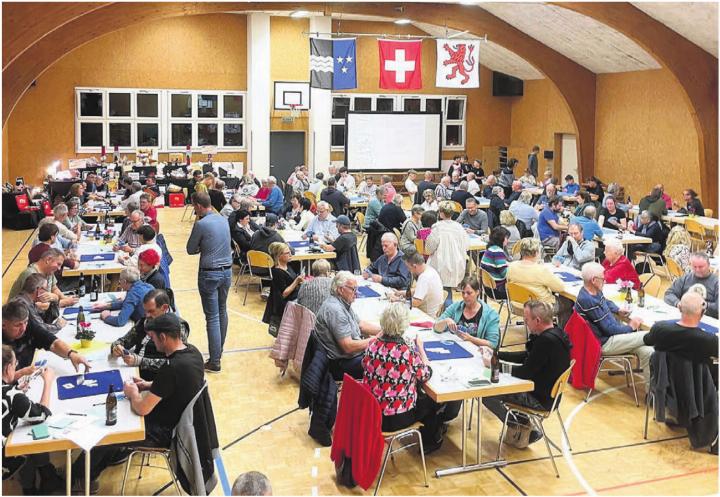 Der Reussbrückesaal wird auch 2025 wieder für einen Abend zur grossen Bremgarter Jassarena. Bilder: zg