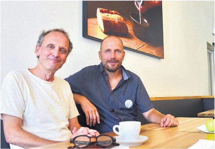 Schätzen die Zusammenarbeit: Clown Marcel Briand (links) und Manfred Schmid, Leiter Pflege und Betreuung in der Pflegi Muri. Bilder: Thomas Stöckli