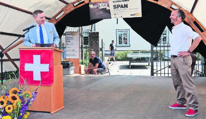 Regierungsrat Jean-Pierre Gallati besucht diesmal das Solino in Boswil. Bild: vaw/Archiv