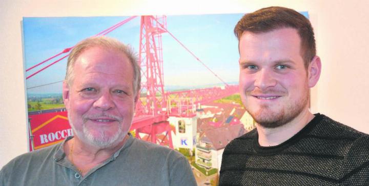 Mit Giampiero Rocchinotti (rechts) übernimmt die 5. Generation die Rocchinotti Bau AG. Sein Vater Renato Rocchinotti ist stolz auf ihn. Bild: Roger Wetli Mit Giampiero Rocchinotti (rechts) übernimmt die 5. Generation die Rocchinotti Bau AG. Sein Vater Renato Rocchinotti ist stolz auf ihn. Bild: Roger Wetli