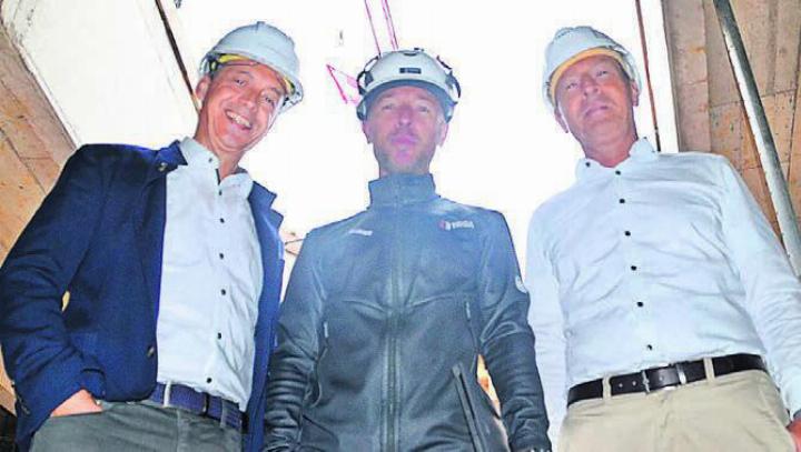 VR Reto Schoch, Bauleiter Thomas Zürcher und Bankleiter André Bächinger. Bild: tst