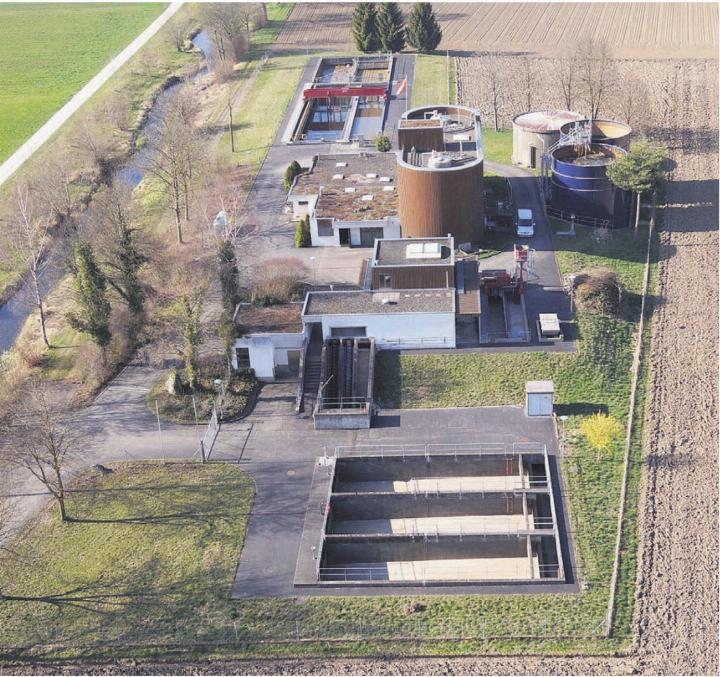 Die ARA Chlostermatte direkt an der Bünz – der Betrieb läuft sehr konstant.   Bild: zg