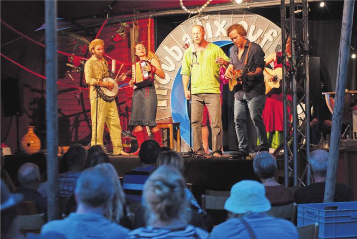 Lieder, Schauspiel, Zauberei, Schabernack und Tiefgang – die Besucher von «Troubadix auf Touren» erwartet ein kurzweiliger und vielfältiger Abend. Bild: zg