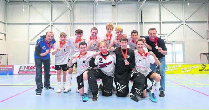 Es war ein erkämpfter zweiter Platz: Die A-Junioren des UHC Ramba Zamba sind Vize-Schweizer-Meister. Bild: zg