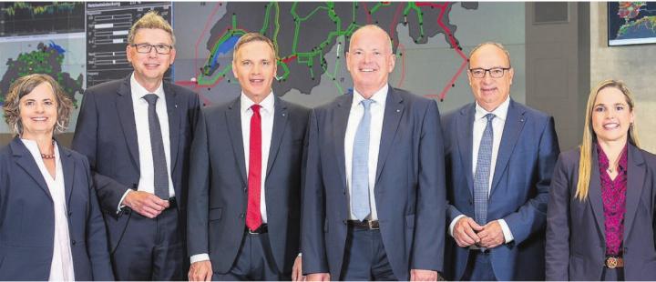 Das Bild des Regierungsrats 2026 wurde in der Netzleitstelle am Hauptsitz der nationalen Netzgesellschaft Swissgrid in Aarau aufgenommen. Bild: Kovats Optik AG, Baden