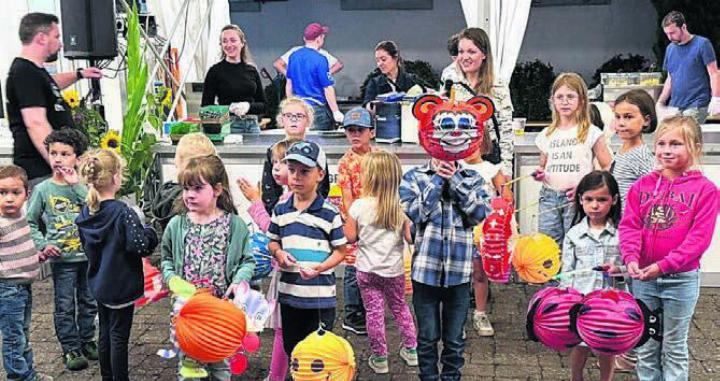 Bereit für den Lampionumzug – eines der Highlights am «Dorffäscht» Islisberg. Bild: zg