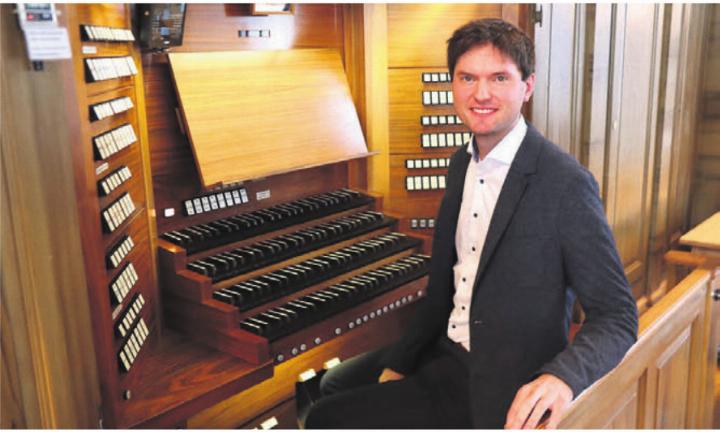 Christoph Schönfelder, Organist und künstlerischer Leiter der Domorgelkonzerte in Sankt Gallen, wird in Villmergen Werke von Bach spielen. Bild: zg