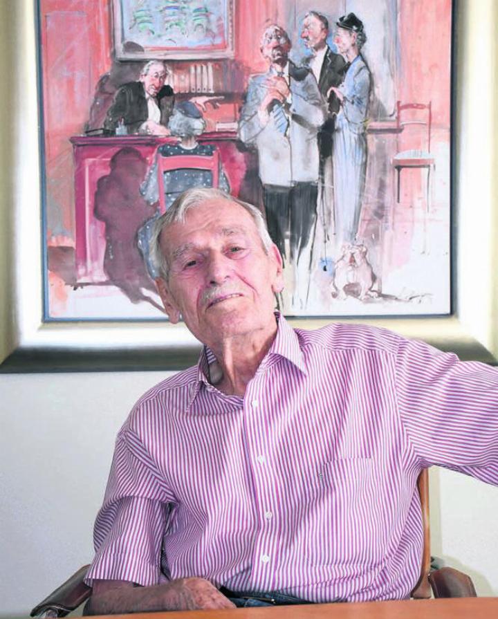 Alois Lütolf im letzten Sommer in seinem Notariatsbüro. Damals blickte er für diese Zeitung auf die Anfangszeiten des Einwohnerrates zurück. Bilder: Archiv