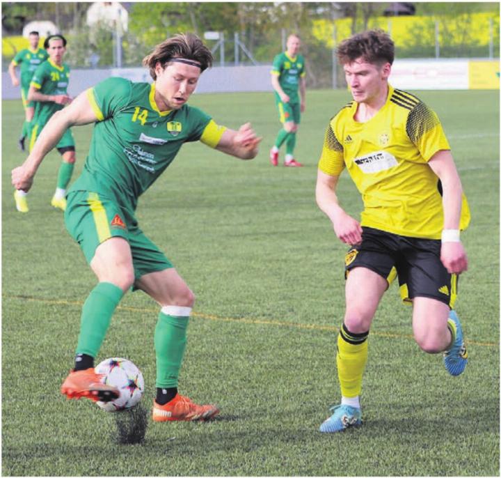 Roger Pfyl (FC Mutschellen, links) bittet den FC Muri zum Tanz. Bild: Archiv