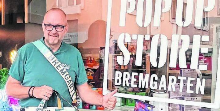 Daumen hoch für den Pop-up-Store: Ralph Nikolaiski freut sich wiederum auf viele Farbtupfer, die in den nächsten Monaten den Lädeli-Mix im Städtli beleben. Bild: Archiv