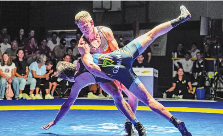 Marc Weber (oben) im Kampf gegen Schattdorf. Gegen Willisau überzeugte er mit seinem Sieg gegen Kaderringer Delian Alishahi. Bild: Archiv/any
