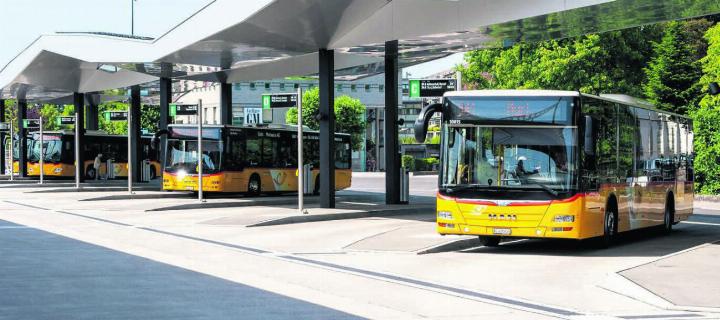 Die Postauto-Linien, die ab Bahnhof Wohlen verkehren, sind besonders von den Fahrplanwechseln betroffen. Bild: pd