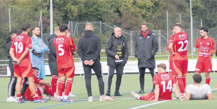 Lange Gesichter und reichlich Gesprächsbedarf beim FC Muri nach der Heimklatsche gegen Emmen. Bild: pf