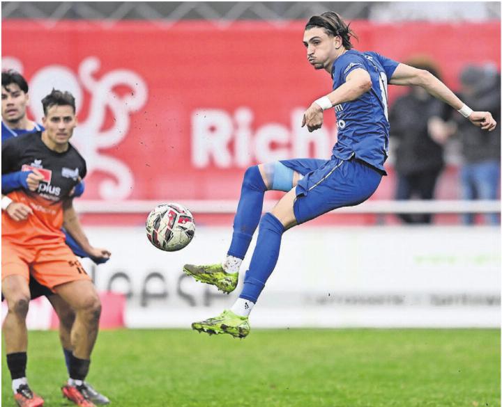 Noel Romano und der FC Wohlen möchten gegen GC U21 zum Höhenflug ansetzen. Die jungen Hoppers sind aber das Topteam der 1. Liga classic, haben am meisten Tore geschossen (48) und am wenigsten Gegentore kassiert (20). Bild: awa/Archiv