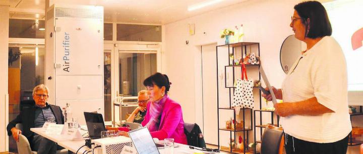 KESD-Präsidentin Claudia Dober (rechts) und Vize Daniel Räber (links) vermochten die Abgeordneten vom Bedarf einer Stellenerhöhung zu überzeugen. Bilder: Thomas Stöckli