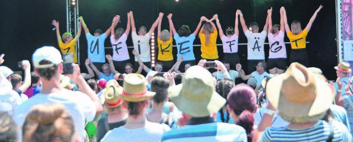 Die Zufiker Lehrerschaft tanzte fast zum Schluss des Zufiker-Fäschts und bot damit einen schönen Abschied. Bilder: Sabrina Salm / Roger Wetli