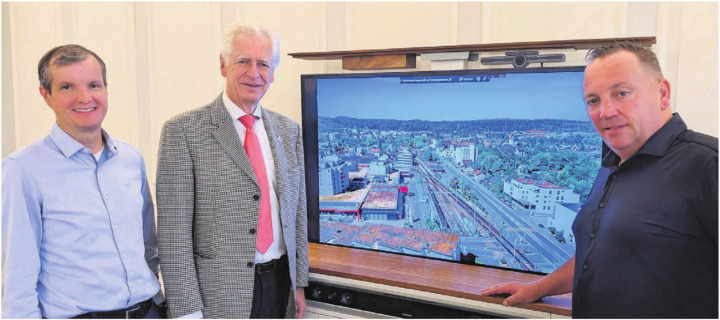 Die städtischen Vertreter freuen sich darauf, lang geplante Zentrumsprojekte hoffentlich bald anzupacken: Stefan Walder (Leiter Abteilung Bau), Stadtammann Raymond Tellenbach und dessen Nachfolger Stephan Troxler (von links) informieren die Bevölkerung am Mittwoch über den aktuellen Stand der Dinge vor der Gmeind in einem Monat. Bild: Marco Huwyler Die städtischen Vertreter freuen sich darauf, lang geplante Zentrumsprojekte hoffentlich bald anzupacken: Stefan Walder (Leiter Abteilung Bau), Stadtammann Raymond Tellenbach und dessen Nachfolger Stephan Troxler (von links) informieren die Bevölkerung am Mittwoch über den aktuellen Stand der Dinge vor der Gmeind in einem Monat. Bild: Marco Huwyler