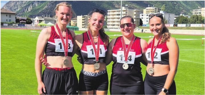 Die Diskuswerferinnen (von links) Micaela Nardelli, Julia Hammesfahr, Rahel Wollschlegel und Lena Kaufmann überzeugten an den Team-Schweizer-Meisterschaften im Wallis. Bild: zg