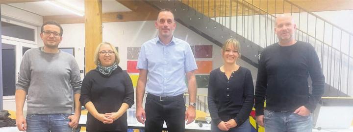 Der Gemeinderat stellt sich der Diskussion, von links: Michael Moosmann, Shanti (Susanne) Wendel Diener, Ammann Patrick Stutz, Kim Heimgartner und Stefan Farrér. Bild: Alphonse Hauser