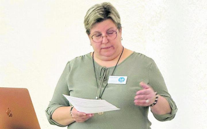 Die Zufikerin Daniela Gamper 
stellte KISS den Grossrätinnen und Grossräten vor.
Bild: zg