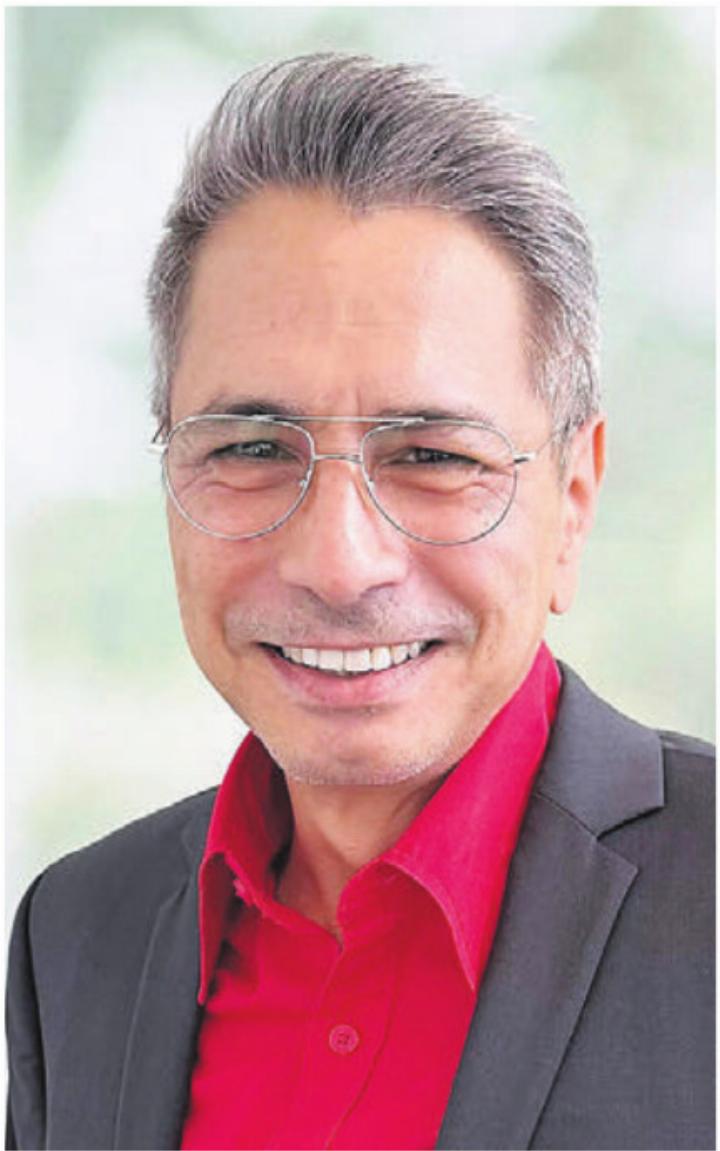 Walter Cassina ist gern mit seinem Hund Chayim unterwegs. Bild: zg