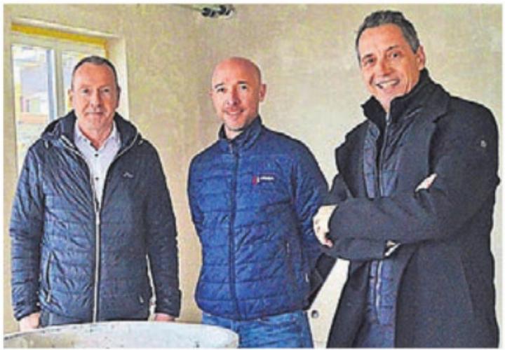 André Bächinger, Thomas Zürcher und Reto Schoch (v. l.) auf der Baustelle. Bild: tst