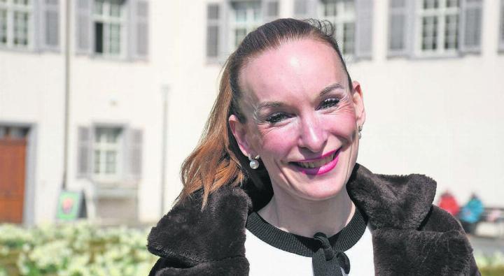 Die reformierte Pfarrerin Cindy Studer begegnet dem Wandel beim Sterben und der letzten Ruhestätte mit einem Leitfaden in Form eines E-Books. Bild: Verena Anna Wigger