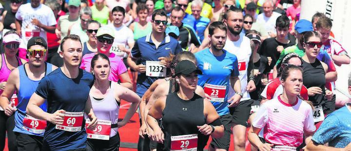 661 Teilnehmer starteten letztes Jahr am Wohler Pfingstlauf. Die Organisatoren der LR Wohlen hoffen dieses Jahr auf noch mehr Anmeldungen. Die neue 5-km-Kurzstrecke soll dabei helfen, zusätzliche Läuferinnen und Läufer für den Lauf zu begeistern. Bild: Archiv/spr