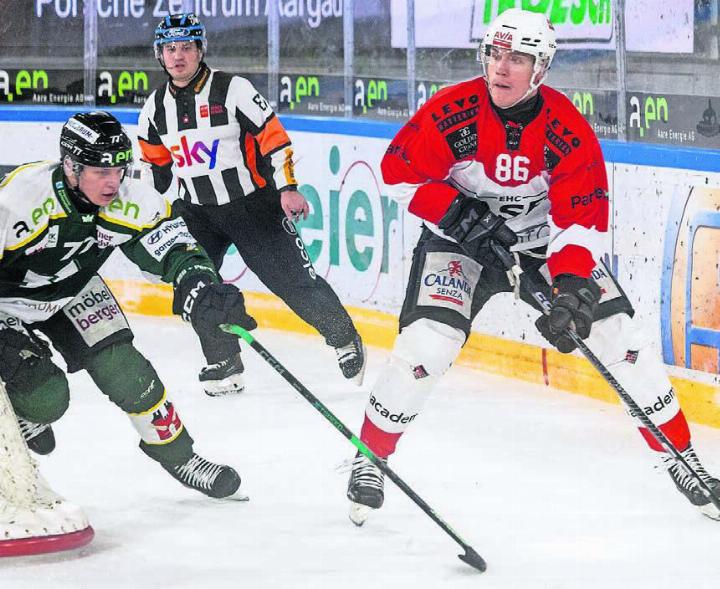 Alain Bircher (rechts) im Spiel gegen seinen Ex-Club Olten. In seiner zweiten Saison bei Basel kam er fast in jedem Spiel zum Einsatz. Dem Freiämter gefällt es beim Verein, auch wenn diese Saison der Aufstieg keine Option ist. Bild: Freshfocus