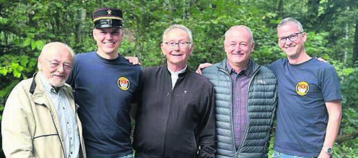 Sie vereinen viele Jahre Feuerwehr Eggenwil: (v. l.) Dieter Albert (ehemaliger Bild: zg