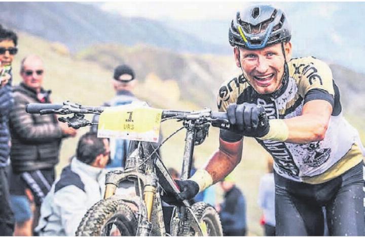 Urs Huber am Grand Raid in Wallis im Jahr 2019. Es war sein sechster und letzter Sieg an diesem Rennen. Dieses Bild bezeichnet er als das speziellste seiner Karriere. Bild: zg