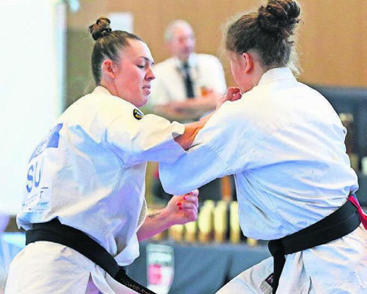 Angela Felber (links) vertrat die Schweizer Farben an der WM in Japan. Dieses Bild stammt von der SM in Wohlen im Frühling 2025. Bild: Archiv