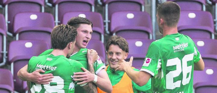 Fussball: Alessandro Vogt erzielt sein erstes Tor in der Super League und steht mit dem FC St. Gallen an der Spitze