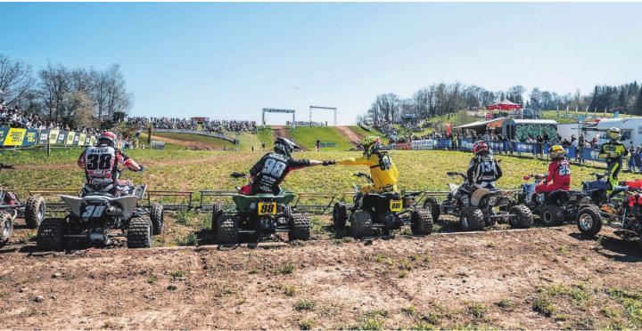 Friedliche und freundschaftliche Stimmung, bester Motorsport und tolle Rennen: Das Motocross Wohlen hat viel zu bieten. Auch neben der Rennstrecke. Bild: zg
