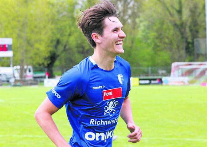 Normalerweise jubelt er in der 1. Liga. Diesmal war er als einer von fünf Spielern als Unterstützung bei der U23: Javi Gabathuler. Bild: Archiv/jl