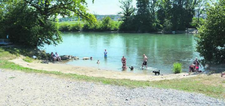 Etwa an dieser Stelle ist ein Fussgängersteg vorgesehen. Die Planungen dafür gehen nach dem Künter Ja zum Projektierungskredit jetzt weiter. Bild: Archiv/rwi