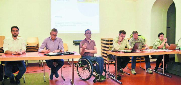 Der Gemeinderat Besenbüren, von links: Christian Bel, Peter Ammann, Alex Lötscher, Thomas Lang, Ammann Mario Räber und Schreiberin Daniela Musil. Bild: Thomas Stöckli