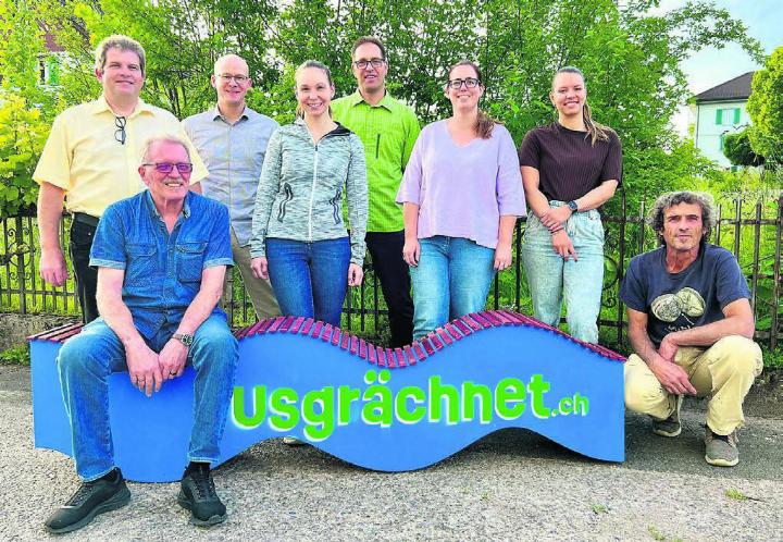 Das OK ist fleissig am Vorbereiten, hinten von links: Marcel Riesen, Michi Meier, Anja Bächler, Maurus Schober, Ramona Kuhn, Vanessa Kohler, Meri Müller; vorne: Ruedi Seiler. Es fehlt: Dominique Betschart. Bilder: zg