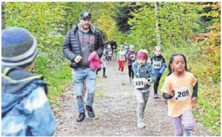 Wenn der Vater mitrennt, geht es viel besser. Bild: ake Wenn der Vater mitrennt, geht es viel besser. Bild: ake