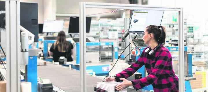 Der Standort Wohlen ist mitentscheidend für den Erfolg von Galaxus und Digitec. Seit dem Erstbezug im Jahr 2009 wurden zudem mehrere Hundert Millionen Franken in diesen Standort investiert. Bild: pd