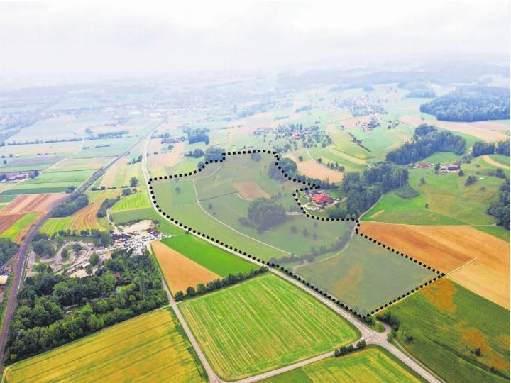 Der Gestaltungsplanperimeter für die Aushubdeponie «Höll» auf dem Gemeindegebiet von Boswil und Kallern. Im Vordergrund die direkte Anbindung ab der Kantonsstrasse über die Höllstrasse, links die Kartbahn Wohlen. Bildmontage: zg Der Gestaltungsplanperimeter für die Aushubdeponie «Höll» auf dem Gemeindegebiet von Boswil und Kallern. Im Vordergrund die direkte Anbindung ab der Kantonsstrasse über die Höllstrasse, links die Kartbahn Wohlen. Bildmontage: zg