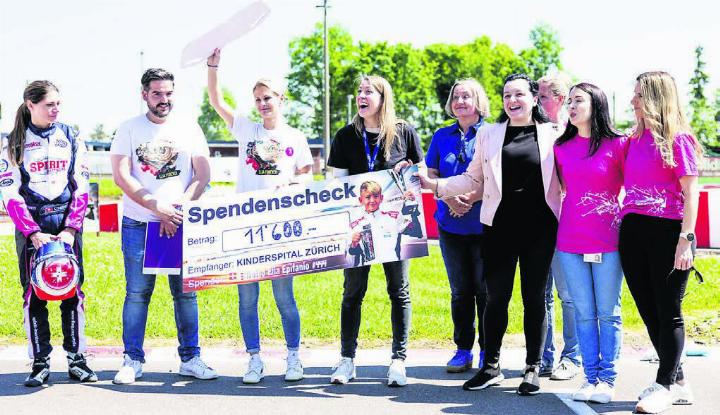 Von links: Die bekannte Moderatorin Cyndie Allemann (aus Bremgarten), Daniele und Jennifer Epifanio (Eltern von Elia und Organisatoren), Nora Lüthi (Kinderspital Zürich) und das Team der Global Sepsis Alliance mit CEO Dr. Mariam Jashi. Bilder: racingvisuals.ch