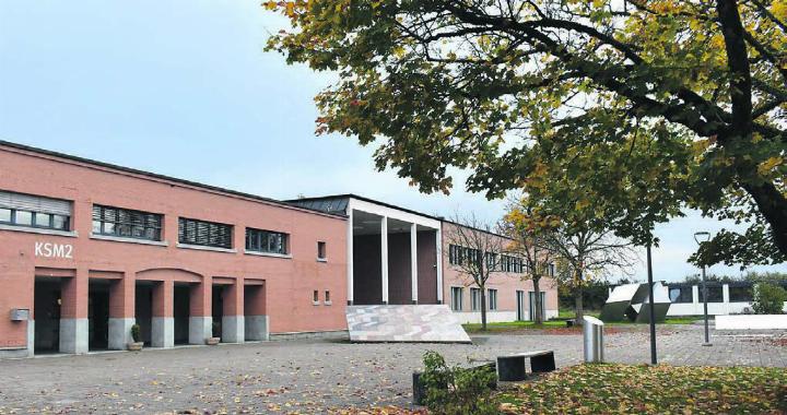 Eine 14-Jährige soll eine 15-Jährige mit einer Stichwaffe tödlich verletzt haben. Beide waren Schülerinnen der Kreisschule Mutschellen. Die KSM bewältigt diese Ausnahmesituation mithilfe von Careteams. Die Tat geschah nicht auf dem Schulareal. Bild: Archiv