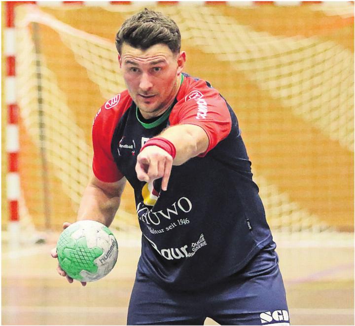 Zeigt jetzt schon, wo es langgeht: Amer Zildzic soll 
eines Tages Trainer der SG Wohlen Mutschellen werden. Jetzt will der Ex-Profi die Mannschaft als Führungsspieler und Co-Trainer voranbringen.
Bild: Archiv/jg