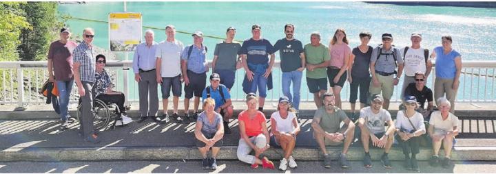 Gruppenfoto auf der Staumauer des Gigerwaldsees. Bild: zg